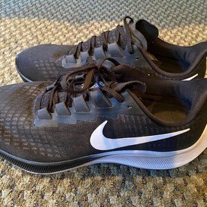Nike Pegasus 37 size 11E Wide